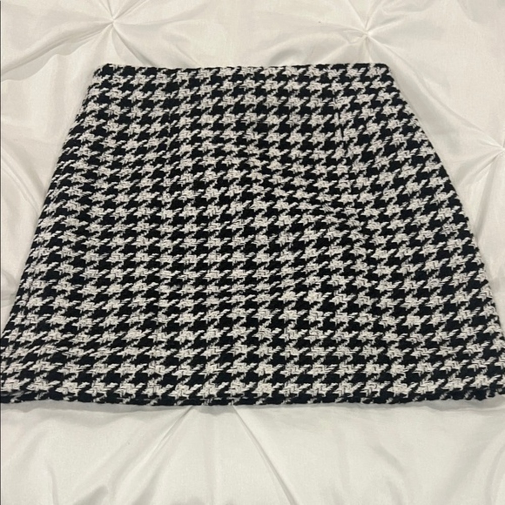 NWOT FAVORITE DAUGHTER Classic Houndstooth Black and White Skirt - Picture 1 of 6